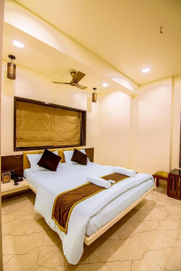 La Hotel Metro Near Bkc Βομβάη Εξωτερικό φωτογραφία