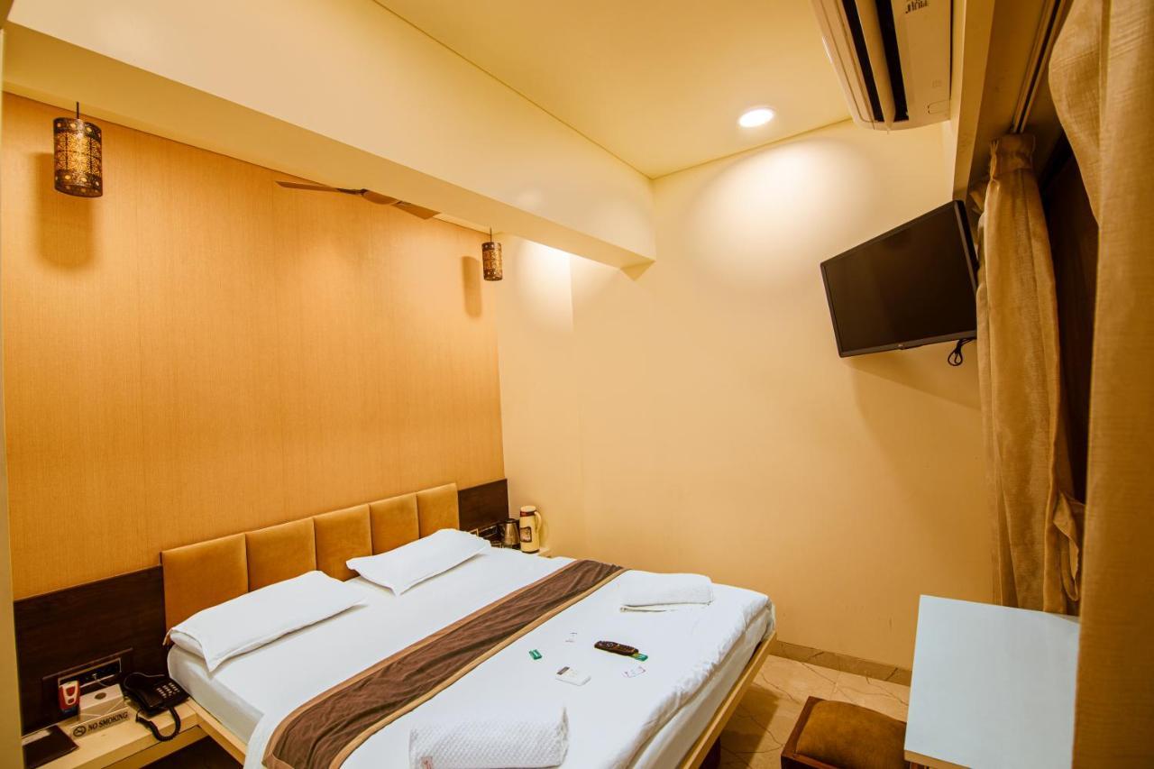 La Hotel Metro Near Bkc Βομβάη Εξωτερικό φωτογραφία