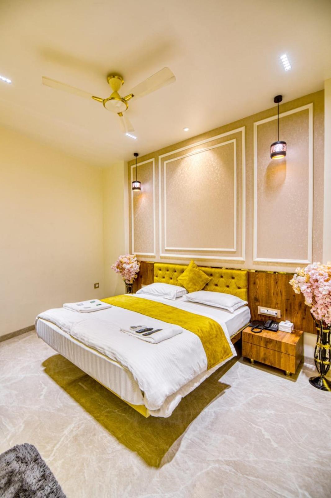 La Hotel Metro Near Bkc Βομβάη Εξωτερικό φωτογραφία