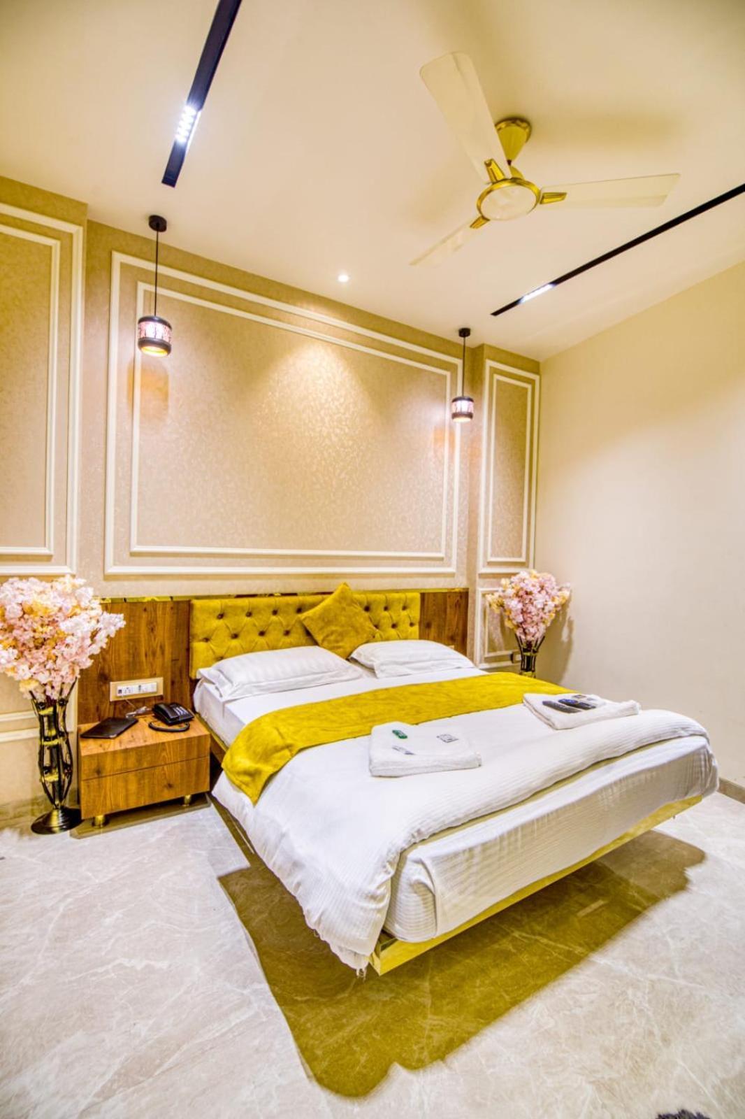 La Hotel Metro Near Bkc Βομβάη Εξωτερικό φωτογραφία