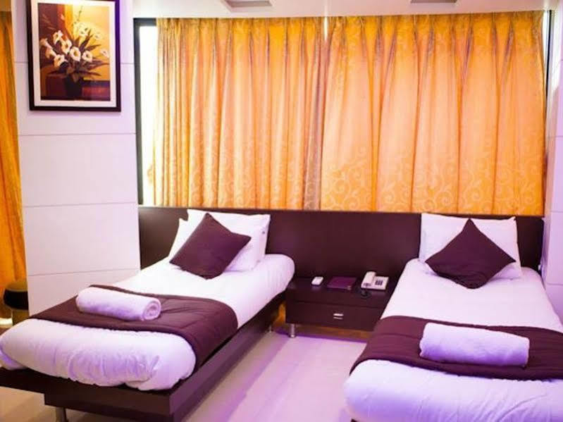 La Hotel Metro Near Bkc Βομβάη Εξωτερικό φωτογραφία